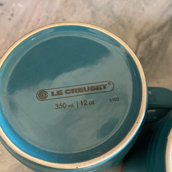 Le Creuset Enamel on Steel 1.25 Quart Demi Tea Kettle, Sea Salt - with 2 mugs - Picture 11 of 11
